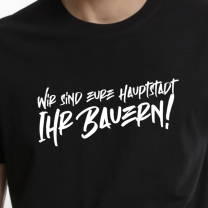 "WIR SIND EURE HAUPTSTADT, IHR BAUERN!!" Broken Sticks X The Squad T-Shirt in 2 Farben